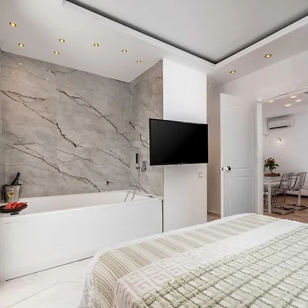 Aparthotel Aeollos