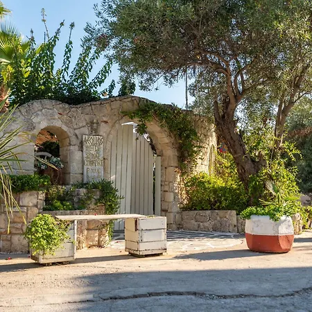 Aeollos Aparthotel 3*